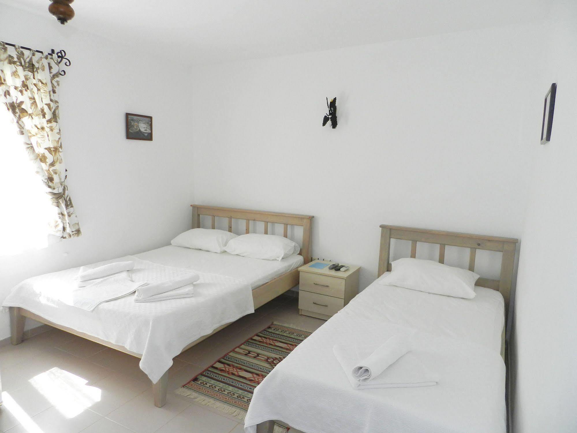 Ada Hotel Tenedos Buitenkant foto