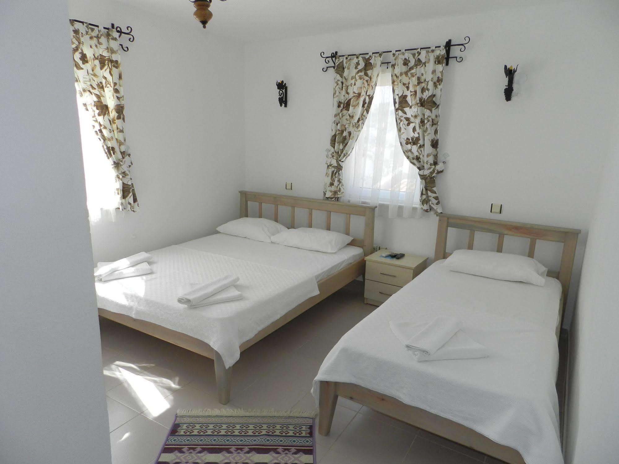 Ada Hotel Tenedos Buitenkant foto