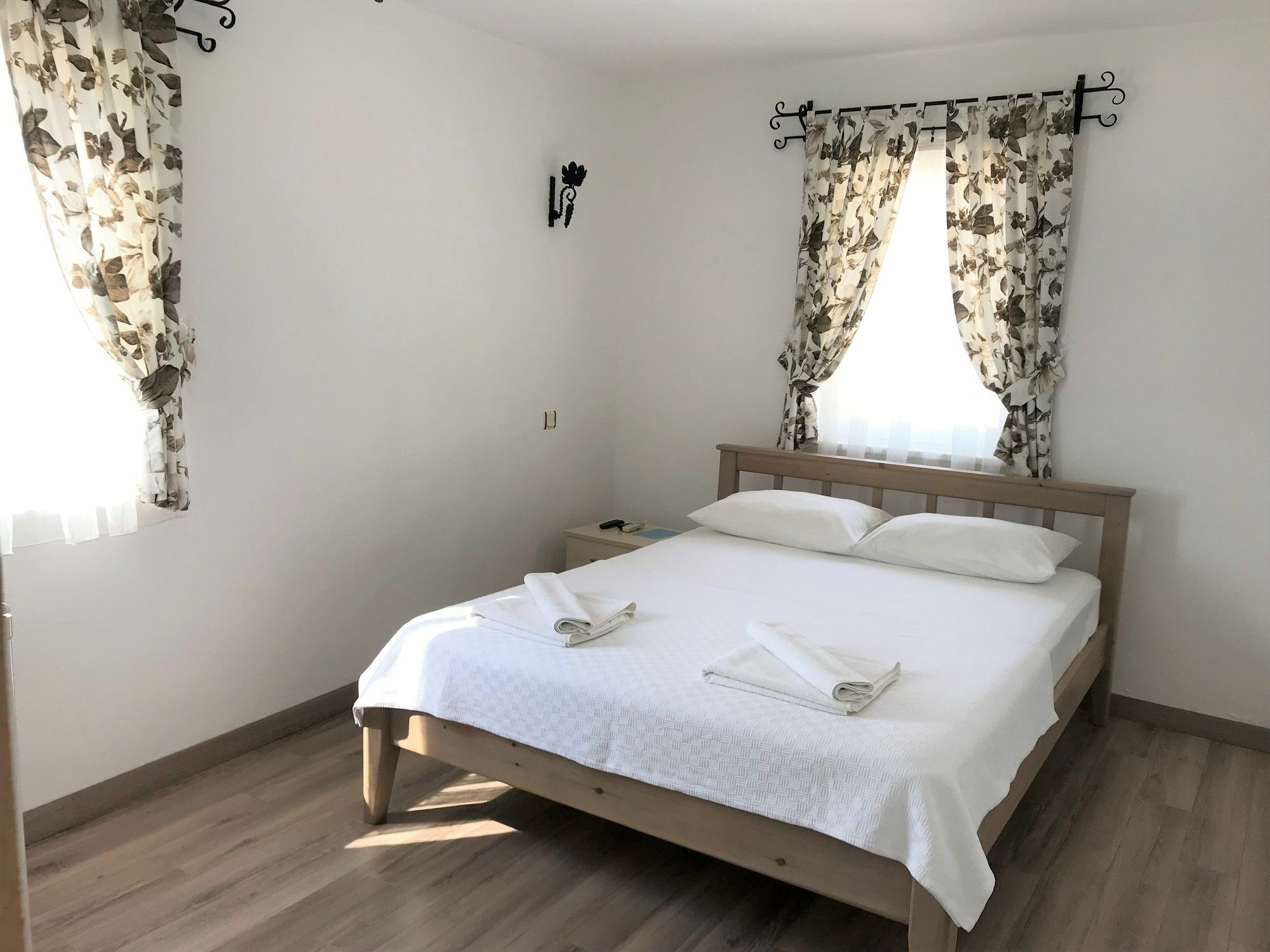 Ada Hotel Tenedos Buitenkant foto